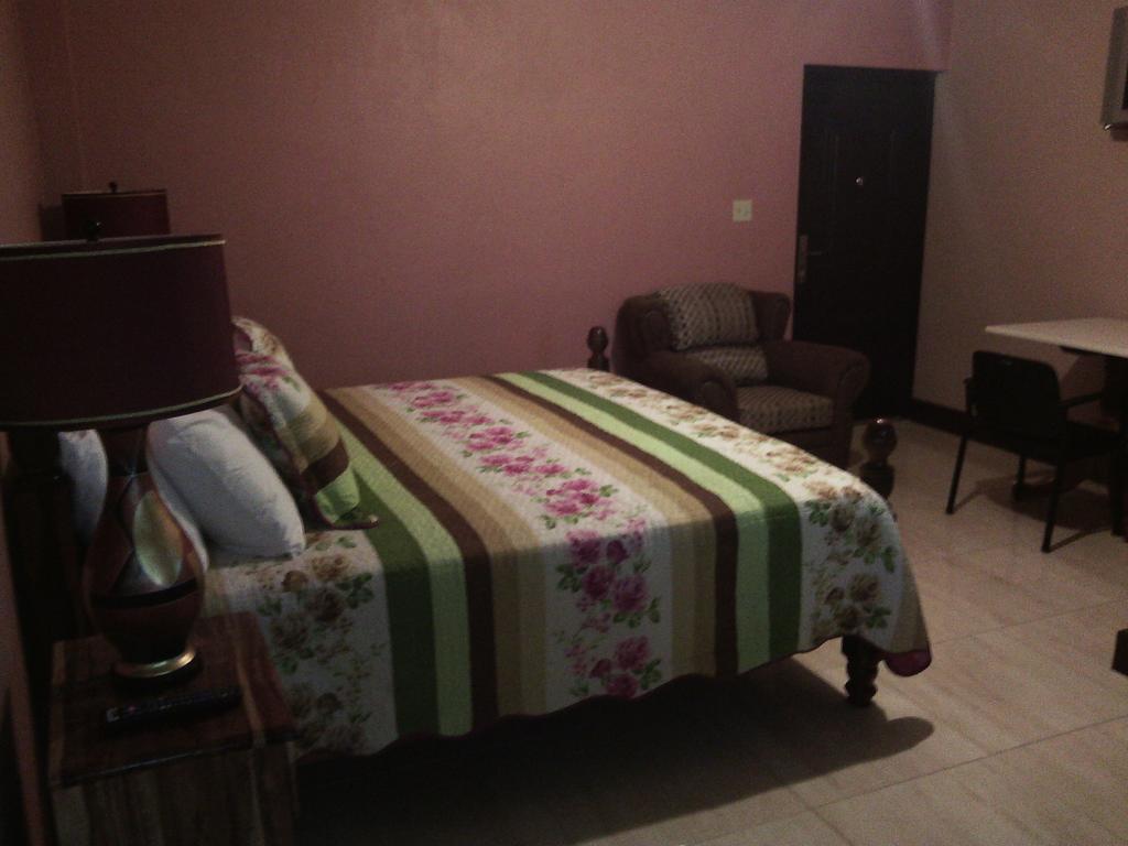 Hotel Tropik Leadonna مونتيغو باي الغرفة الصورة