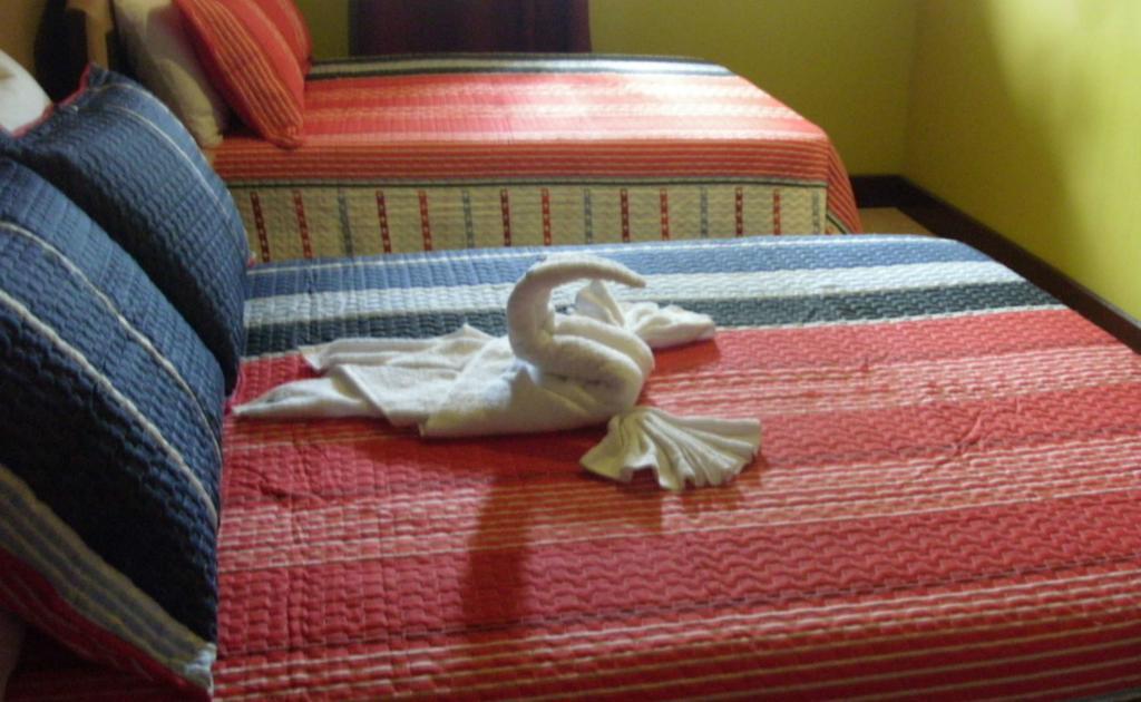 Hotel Tropik Leadonna مونتيغو باي الغرفة الصورة