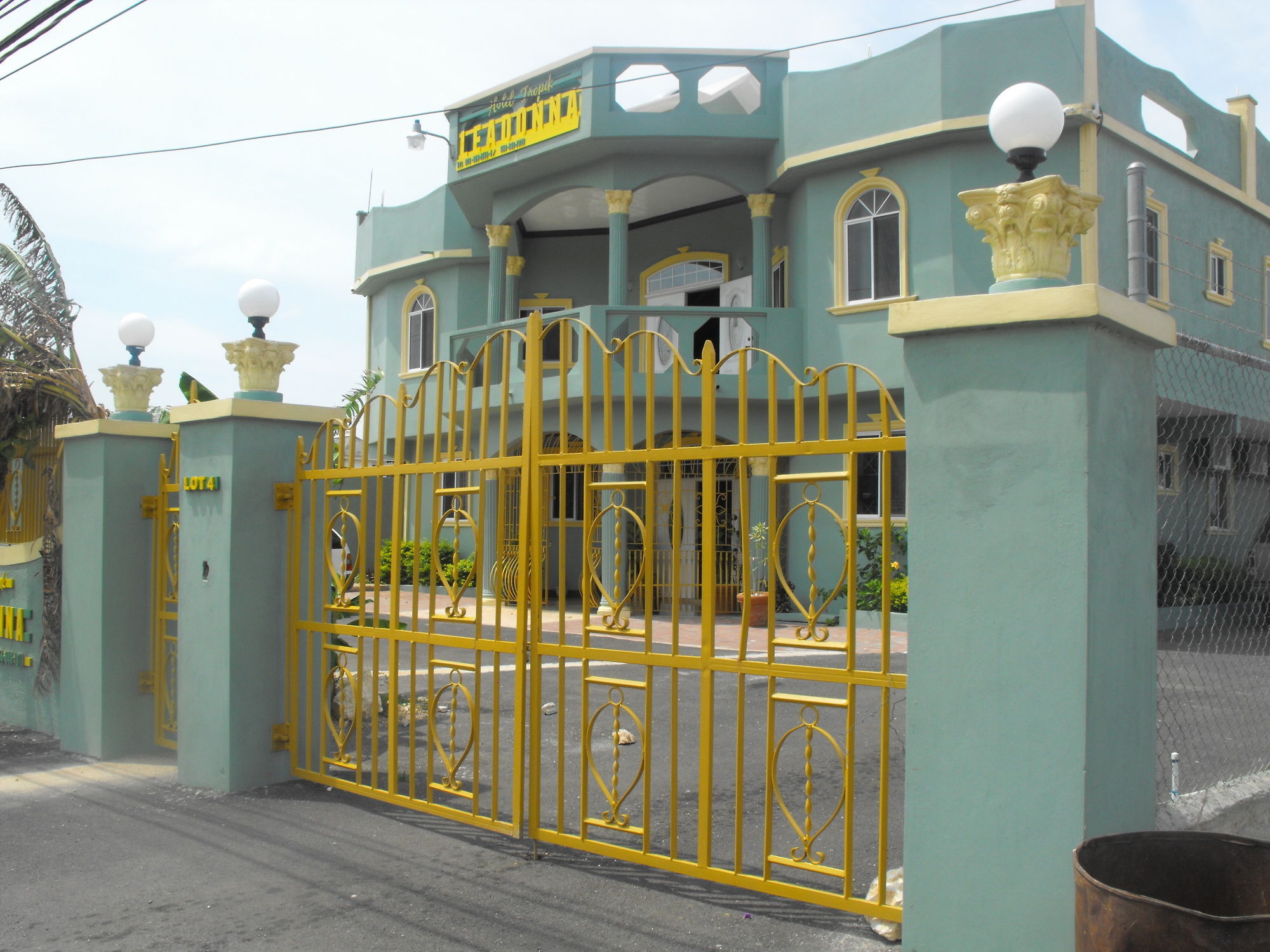 Hotel Tropik Leadonna مونتيغو باي المظهر الخارجي الصورة